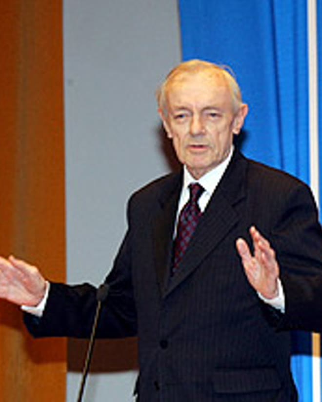 Кирилл Лавров